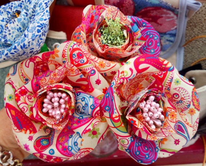Camélias en tissu de coton motif cashmire