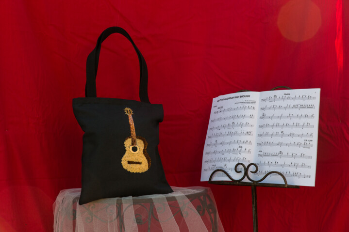 sac brodé guitare