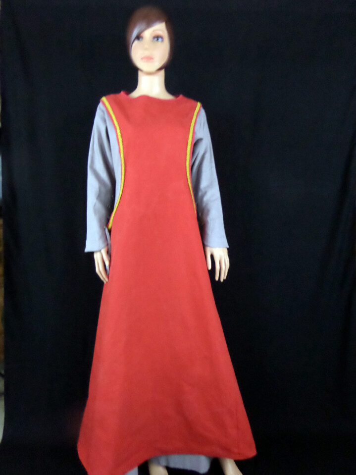 couture d'idées  sur-robe rouge or